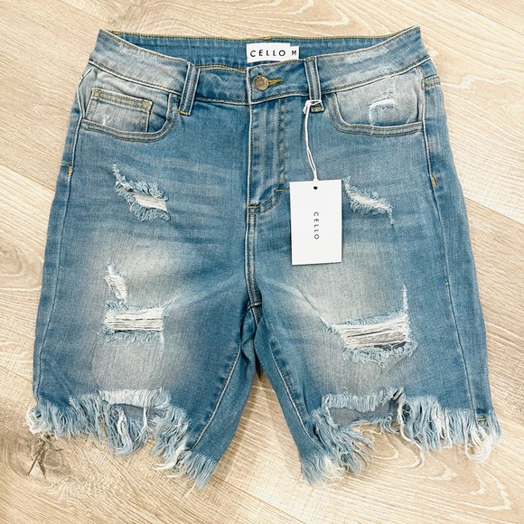 🔥CELLO🔥HIGH RISE DISTRESSED DENIM SHORTS - Picture 6 of 6